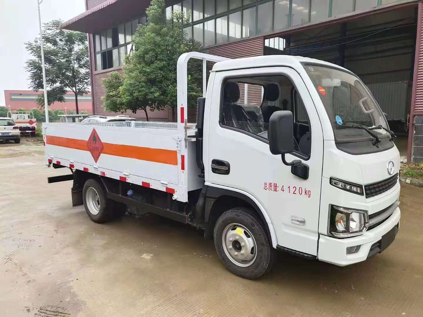 跃进牌柴油型气瓶运输车